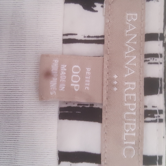 🛍3/$30🛍  Banana Republic Sz 00P pleated skirt - Picture 3 of 3